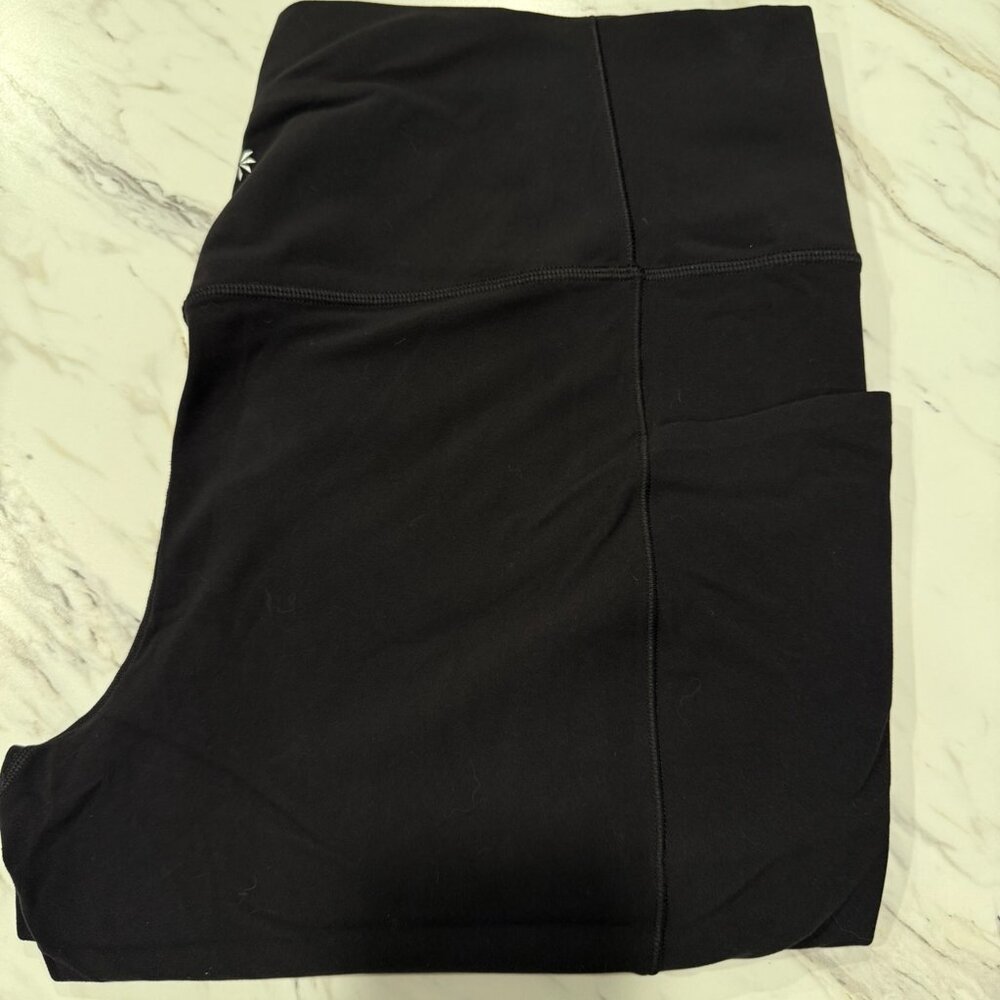Athleta Black Salutation Stash Capri Leggings